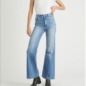 ROLLA’S NWT East Coast Crop Flare Wide Leg Distressed Knee Jeans Size 27